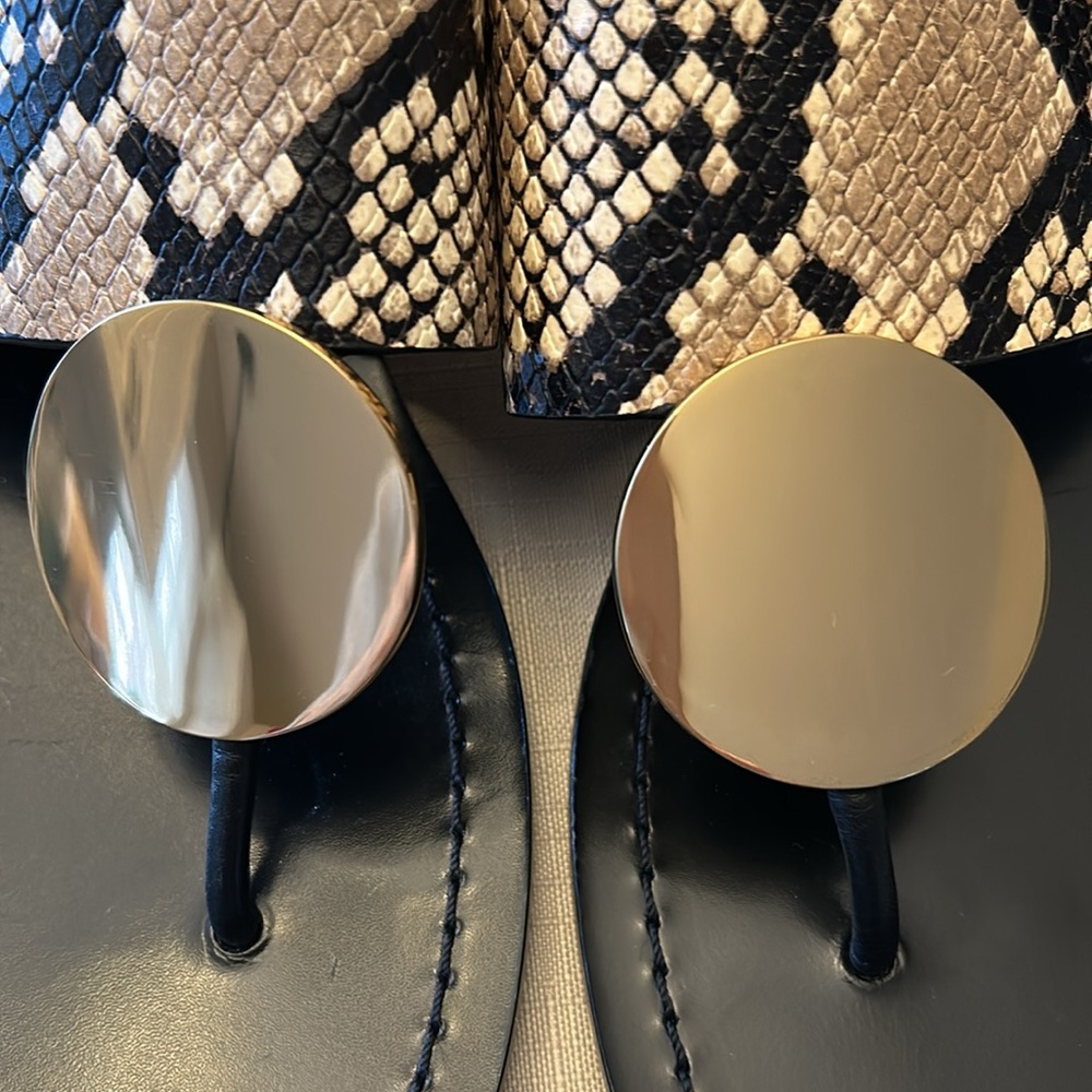 Tory Burch Flat Sandals Size 8 1/2 NWOT - Picture 8 of 11